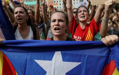 Tước quyền tự trị Catalonia: Bước đi bất định