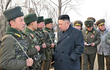 Ông Kim Jong-un bất ngờ thị sát quân đội