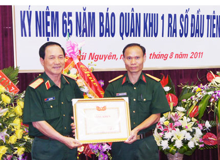 Báo Quân khu 1: Kỷ niệm 65 năm Ngày ra số báo đầu tiên