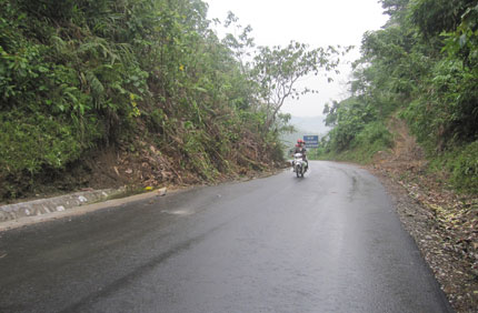 Đề phòng sạt lở đường, đất trong mùa mưa bão