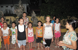 Kiên trì tuyên truyền, vận động