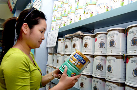 Người tiêu dùng đang đẩy giá sữa ngoại lên cao