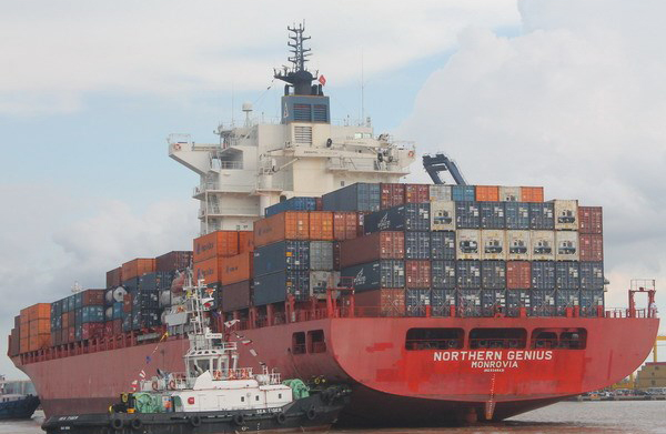Tàu 54.000 DWT cập Cảng container Sài Gòn qua luồng Soài Rạp