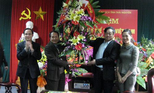 Lãnh đạo tỉnh chúc mừng cán bộ, viên chức làm công tác thể thao