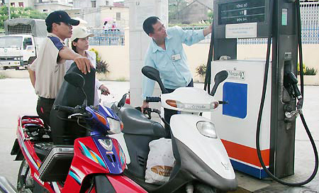 Chưa thể "thả" hoàn toàn giá xăng dầu