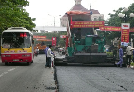 100 tỷ đồng trải thảm bê tông đường thành phố