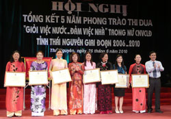 Tổng kết 5 năm phong trào thi đua “Giỏi việc nước - Đảm việc nhà”