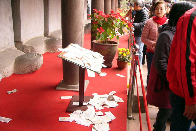 Chống nạn tiền lẻ tại các lễ hội