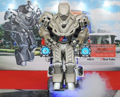Rô bốt khổng lồ nổi tiếng thế giới lần đầu đến VN