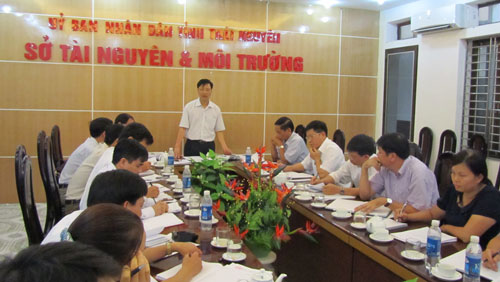 Làm việc với các ngành về việc thực hiện Chương trình xây dựng nông thôn mới