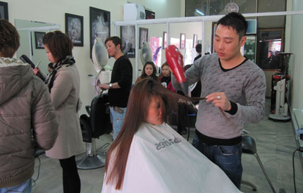 Cắt tóc - nghề cho thu nhập khá