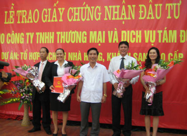 Trao giấy Chứng nhận đầu tư Dự án: Tổ hợp nhà hàng, khách sạn cao cấp