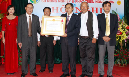 Trung tâm Nước sinh hoạt và VSMT nông thôn: Đón nhận Huân chương Lao động hạng Nhì