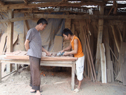 Từng bước thoát nghèo từ nghề phụ