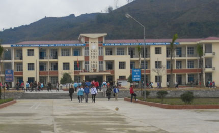 Vượt khó, phấn đấu đạt trường chuẩn