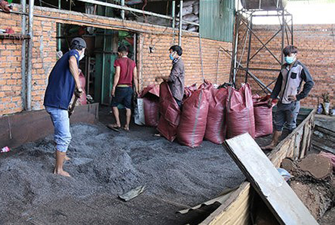 Vụ cà phê nhuộm pin: Người dùng mất lòng tin, thương hiệu bị ảnh hưởng