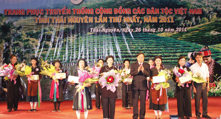 Tuyển chọn thí sinh tham gia trình diễn trang phục truyền thống các dân tộc