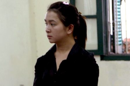 Kiều nữ nói đùa mang bom lên máy bay bị phạt tù