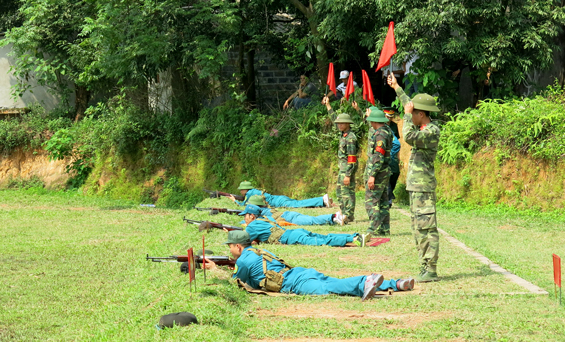 70% chiến sĩ tự vệ đạt yêu cầu trong thực hành bắn súng K63