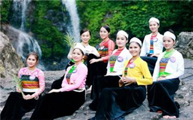 Du lịch Hồ Hòa Bình tìm hiểu nét đặc sắc trong trang phục truyền thống của  phụ nữ dân tộc Mường