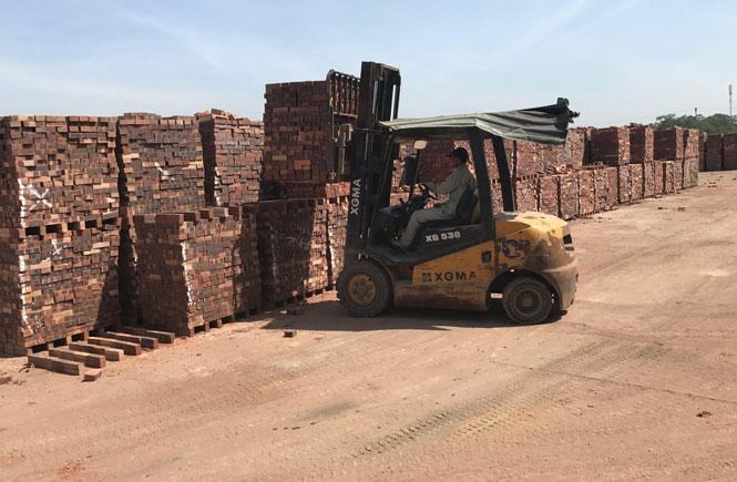 Giá gạch giảm, doanh nghiệp khó khăn