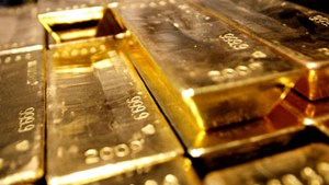 Vàng trong nước đi ngược xu hướng giảm của giá vàng thế giới