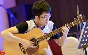 Hiện tượng guitar Paddy Sun biểu diễn tại Hà Nội