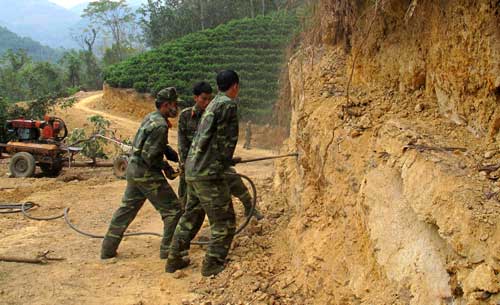 Tuyến đường Văn Lăng - Bản Tèn cơ bản giải phóng xong mặt bằng