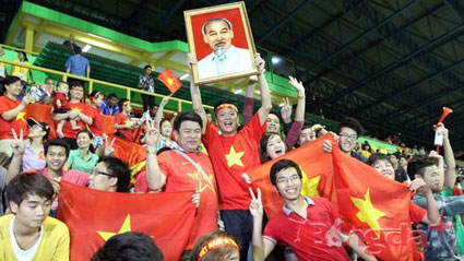 Bóng đá Việt Nam lọt vào Top 100 thế giới