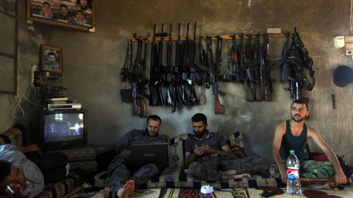 Vũ khí tiếp tục đổ về Syria từ mọi ngả