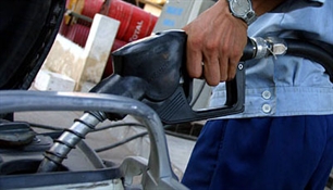 Giá xăng bất ngờ tăng 400 đồng/lít