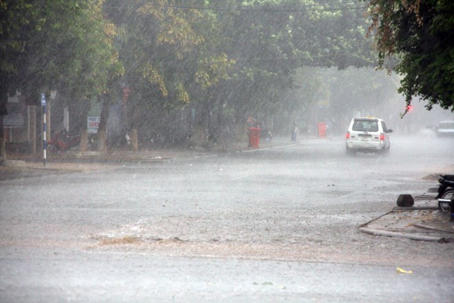 Chiều tối và đêm 4/7, Bắc bộ có mưa dông diện rộng kèm khả năng tố lốc và mưa đá