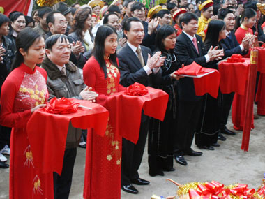 Lễ hội Đền Đuổm thu hút hàng vạn du khách