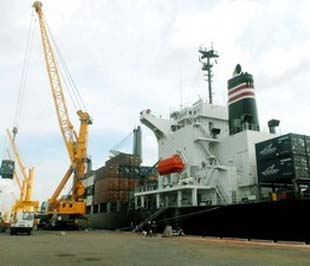 Có thể mở cửa sớm một số lĩnh vực dịch vụ để thu hút FDI