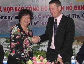 Đầu tư 200 triệu USD xây ''Hồ Bán nguyệt'' 