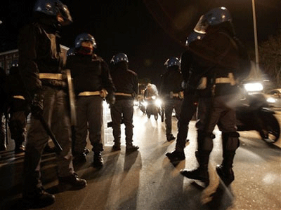 Roma & M.U hòa hoãn, nhưng CĐV choảng nhau