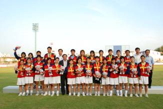 Bóng đá nữ giành “Huy chương vàng” từ người hâm mộ