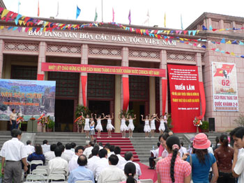 Bảo tàng VHCDT Việt Nam: Nhiều hoạt động phục vụ khách tham quan