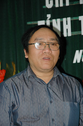 Không có nhà thơ trung ương hay địa phương, chỉ có thơ hay và thơ dở