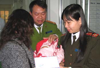 Kẻ cầm đầu đường dây buôn trẻ sơ sinh bỏ trốn