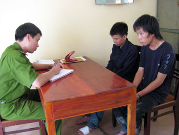 Bắt quả tang 2 đối tượng trộm xe máy