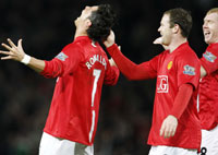  Ronaldo quyết đấu Adebayor