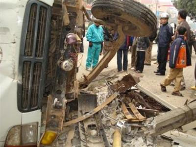 Xe tải đâm cột, hơn 600 điện thoại mất liên lạc