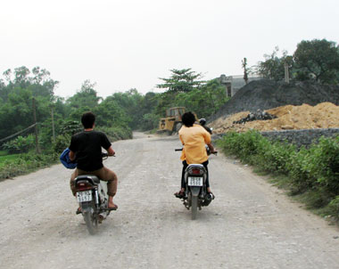 Tình trạng không đội mũ bảo hiểm khi tham gia giao thông tăng mạnh.