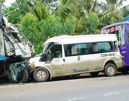 5 ôtô đâm liên hoàn