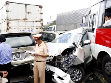 10 ôtô đâm liên hoàn