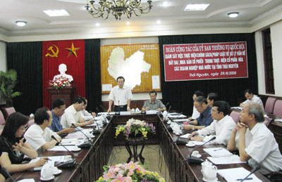 Giám sát việc thực hiện chính sách pháp luật về đất đai, mua bán cổ phiếu trên địa bàn