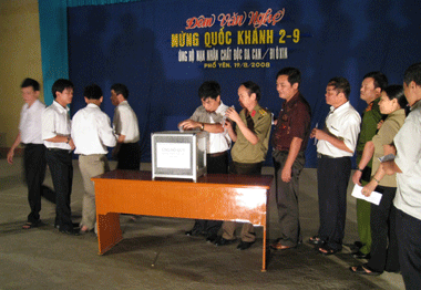 Phổ Yên: Biểu diễn văn nghệ ủng hộ các nạn nhân chất độc da cam