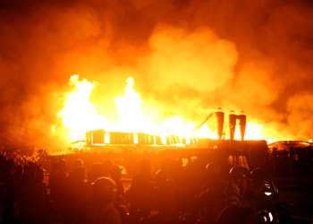 Hỏa hoạn kéo dài gần 10 giờ tại Khu công nghiệp