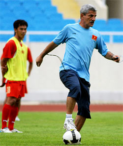 Calisto: ''Tuyển VN rất khó thắng Singapore''